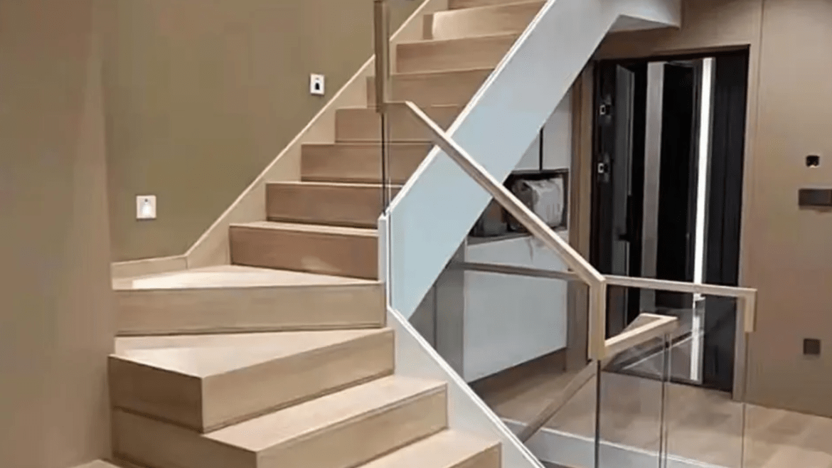 Can-You-Explain-Elements-That-Ought-to-Be-Taken-Under-Consideration-Whilst-Designing-Frameless-Glass-Balustrades-for-High-Traffic-Regions
